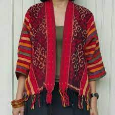 Desain baju batik embos couple kombinasi desain baju kebaya batik via batikcouple.web.id. Berbagai Macam Inspirasi Desain Baju Etnik Tanah Air Hitsbanget Com