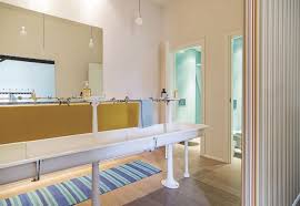 Mas Familial Renove Camargue Deco Salle D Eau Maison Lavabo Vintage