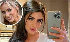 Maria Deluca's Instagram, Twitter & Facebook