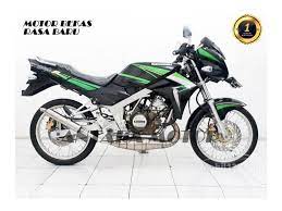 Bagi yang tertarik membeli motor 4 silinder ini secara kredit maka harus menyiapkan uang untuk membayar dp atau uang muka sebesar rp. Jual Motor Kawasaki Ninja 2015 150 0 2 Di Jawa Barat Manual Others Hijau Rp 22 500 000 6215724 Mobil123 Com