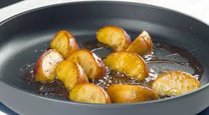Le ricette autunnali da preparare con questo frutto sono diverse e di facile preparazione. Dolce Alle Mele Caramellate Alla Cannella Pasta Lievitata Pan Brioche