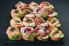 Hnuta S Canapes Mix Hnuta At Lebensmittel Essen Fingerfood Rezepte Kanapees Ideen