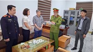 Bắt 1 cán bộ địa chính, nguyên Giám đốc và thủ quỹ cơ quan Nhà ...
