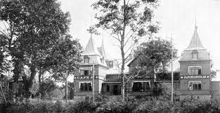 Fc djursholm är en fotbollsklubb i danderyd med 1200 medlemmar. Restauranten Wikipedia