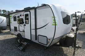 Each is built with 6 sided aluminum cage construction, interior and exterior azdel construction, and a vacuum laminated roof. New 2020 Flagstaff E Pro 19bh Overview Berryland Campers