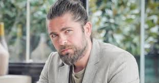 Sen çal kapımı eymen olarak dizide rol alacak olan mert öcal'ın diziden ilk karesi sosyal. Tescilli Yakisikli Survivor Mert Kac Yasinda Evli Mi Survivor Mert Ocal Kimdir Meslegi Ne