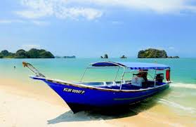 Laga final indonesia vs malaysia berlangsung di stadion rizal memorial, filipina, minggu (16/2/2020) pukul 15.00 wib. Should I Go To Indonesia Or Malaysia Which Is Cheaper Which Is Better A Travel Comparison For Malaysia Vs Indonesia Budgetyourtrip Com