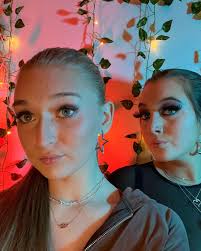 Lili Dodson (Lillian)🖤 (@lili.dodson) · Instagram 照片和视频