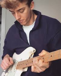 🙌🏼 The Sweet Spot •• and wait for that double bend. Yeah those 9-12 frets  have always been my favorite place to play. Something about the string  tension produces the perfect tone . . . ., ., ., ., ., ...