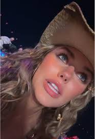 Carmen Cooke's Instagram, Twitter & Facebook