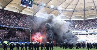 Auch 2018 entscheidet die relegation um die bundesliga und die 2. Clock Stops As Hamburg Suffer First Bundesliga Relegation Football365