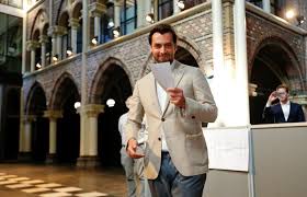 The format utilizes images and the name of the rapper in humorous ways and includes several notable. Aux Pays Bas Grande Deception Pour Les Nationalistes De Thierry Baudet