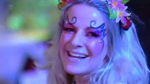 Kindertanzgruppe der Blauen Funken & Kinder-Dreigestirn bei Kölle Alaaf