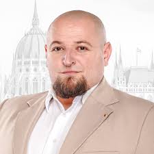 Kifli, piros arany és parizer. Mitol Utott Ekkorat A Parizeres Szelfi Valojaban Kiket Es Miert Nevez Prolinak A Fidesz Alfahir