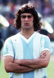 Discover mario kempes net worth, biography, age, height, dating, wiki. Mario Kempes In 2020 Mario Kempes Diego Maradona Uefa Super Cup