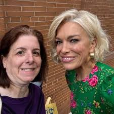 Lorena Sander's Instagram, Twitter & Facebook