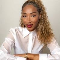 Andrea Innes's Instagram, Twitter & Facebook