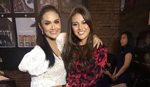 Aurel hermansyah salut kepada atta halilintar yang berani mendekati dirinya dan ketemu dengan orang tuanya, anang diizinkan menikah, aurel hermansyah akui atta ajari hal positif. Krisdayanti Ingin Kenal Pacar Aurel Dan Azriel Tabloidbintang Com