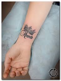 Interesting Name Tattoos And Brilliant Name Tattoo Ideas The Best Tattoo Models Designs Quo Name Tattoos On Wrist Crown Tattoos For Women Crown Tattoo Design