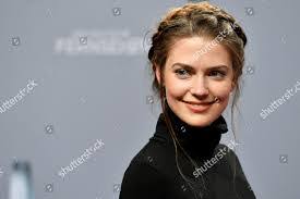 Laura Berlin's Instagram, Twitter & Facebook