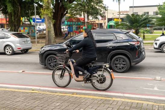 Guarda Municipal esclarece regras para bicicletas elétricas, ciclomotores e veículos autopropelidos em Paranaguá