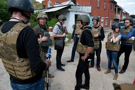 Dpa/klaus remme am vortag hatte habeck dem sender gesagt, „waffen zur verteidigung, zur selbstverteidigung kann man meiner ansicht nach, defensivwaffen, der ukraine schwer verwehren. Bundestag Delegation Visits Jfo Area In Eastern Ukraine