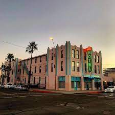 The New Windsor Hotel On West Adams St In Phoenix Was Built In 1893 By A D Walsh It Was Known As The 6th Avenue Hotel Unt Windsor Hotel New Windsor Hotel