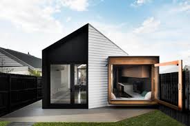 Great windows and outdoor living areas that connect you to nature really make a lake house design, and we've collected some of the plans that do it best. 10 Homes With Impeccable Windows