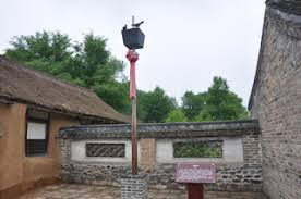 远古文明之魂 女人与扫帚 woman and broom 11 lamp post plants tree