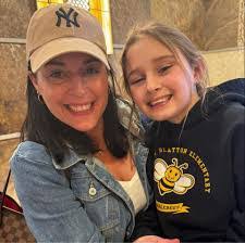 Kathy Hiles's Instagram, Twitter & Facebook