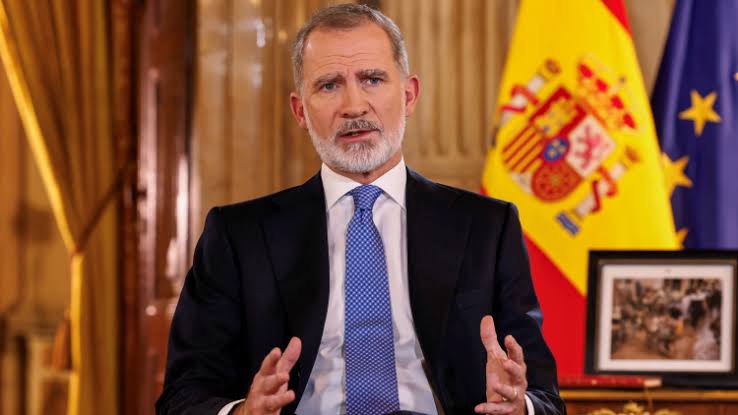 Espagne : le roi Felipe VI appelle à «tirer les leçons nécessaires» après  les inondations meurtrières d'octobre