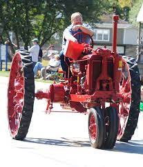 Fabulous 1890 S Weekend Antique Tractors Tractors Farmall Tractors