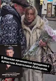 Его четвёртая жена актриса Юлия Рутберг пришла на панихиду с букетом  розовых пионов. Они прожили вместе 9 лет, после развода Лобоцкий оставил ей  загородный дом, а сам ушёл жить в съёмную однушку, где ...