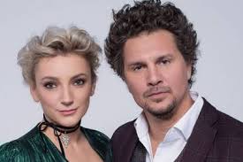 Curtis megkérte párja kezét: fotókon a külföldi eljegyzés