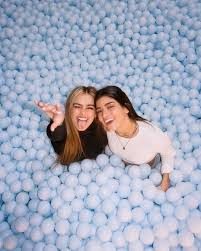 Dixie D Amelio On Instagram O Hey Wassup In 2020 Friend Photos Dixie Friend Pictures