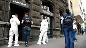 Banca popolare di milano agenzia 0500. Rapina In Banca A Milano I Rapinatori Chiudono Gli Ostaggi In Bagno E Aprono Il Caveau La Repubblica