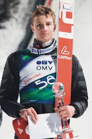 Reprezentant niemiec, drużynowy wicemistrz olimpijski na skoczni dużej podczas zimowych igrzyskach olimpijskich w pjongczangu (2018). Coc M Karl Geiger Gewinnt In Bischofshofen