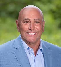 Roland Graves's Instagram, Twitter & Facebook