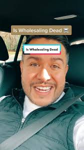 Chris Coronado (@chrisdoesrealestate)