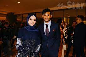Nama aktor kacak remy ishak menjadi isu hang4t semalam apabila beliau memadam semua posting di akaun sosial miliknya. Remy Ishak Tegur Netizen Tuduh Angau Dengan Mira Filzah Mode Wanita Wanita
