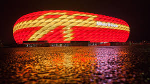 Seit 2005 ist die allianz arena im norden münchens heimspielstätte der beiden fußballvereine fc bayern und tsv 1860 münchen. Weihnachtliche Illumination Allianz Arena