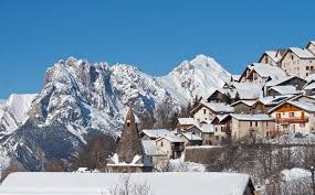 Les chutes de neige d'octobre, peu abondantes, tombent au dessus de 2400 m. Quelles Sont Les Stations De Ski Les Plus Ensoleillees Alti Mag