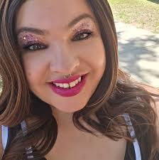 Daisy Mikell's Instagram, Twitter & Facebook