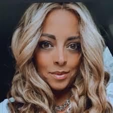 Cynthia Apple's Instagram, Twitter & Facebook