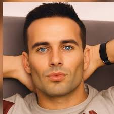 nieuwsvandedag Nou, als ik met het pistool op m'n borst moet kiezen, tussen  Martin Visser en Wierd Duk als het over vrijheid van meningsuiting gaat. Dan  kies ik zonder aarzelen voor @wierdduk