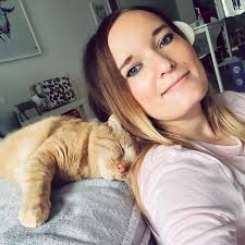 After Convincing Landlord, Woman Brings The Saddest Stray Cat Home, A Year  Later, He's Unrecognizable