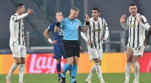 Juventus'a transfer olduktan sonra cristiano ronaldo ile samimi bir görüntü ortaya koyan merih demiral, adaptasyon süreci geçirmeden takıma çok çabuk uyum sağladığı belirtildi. Merih Demiral In Kabus Gecesi Juventus Porto Ya Uzatmada Elendi Sozcu Gazetesi