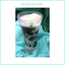 A cold drink that is commonly consumed during the month of ramadan, it serves as a filling drink to whet your appetite before getting ready to have the main course. Es Cincau Susu Bolu Glassware Glass