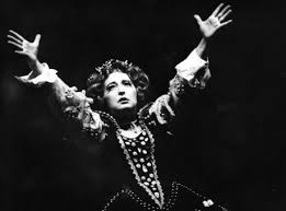 Na kontě měla přes stovku divadelních rolí, zahrála si i v několika filmech. Y47kywhzqwuh M