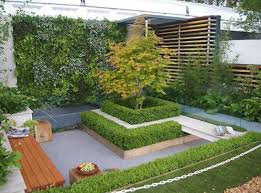 Bagi kamu yang ingin memanfaatkan taman kecil depan rumah sebagai tempat relaksasi, model taman rumah seperti ini patut ditiru. 84 Contoh Desain Taman Mini Depan Rumah Yang Bisa Anda Contoh